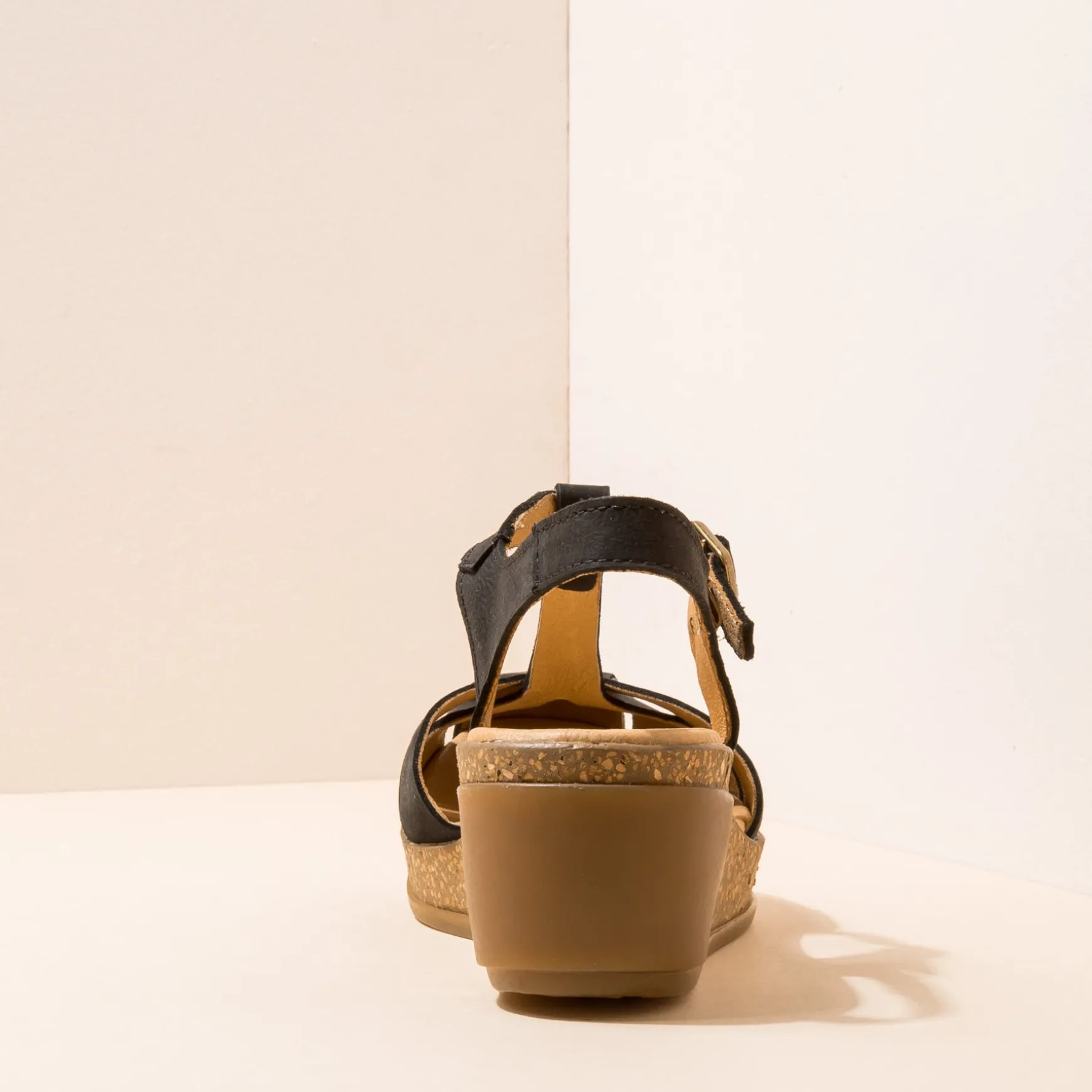 leaves_5.webp Sandalen-El Naturalista 5029 Leaves